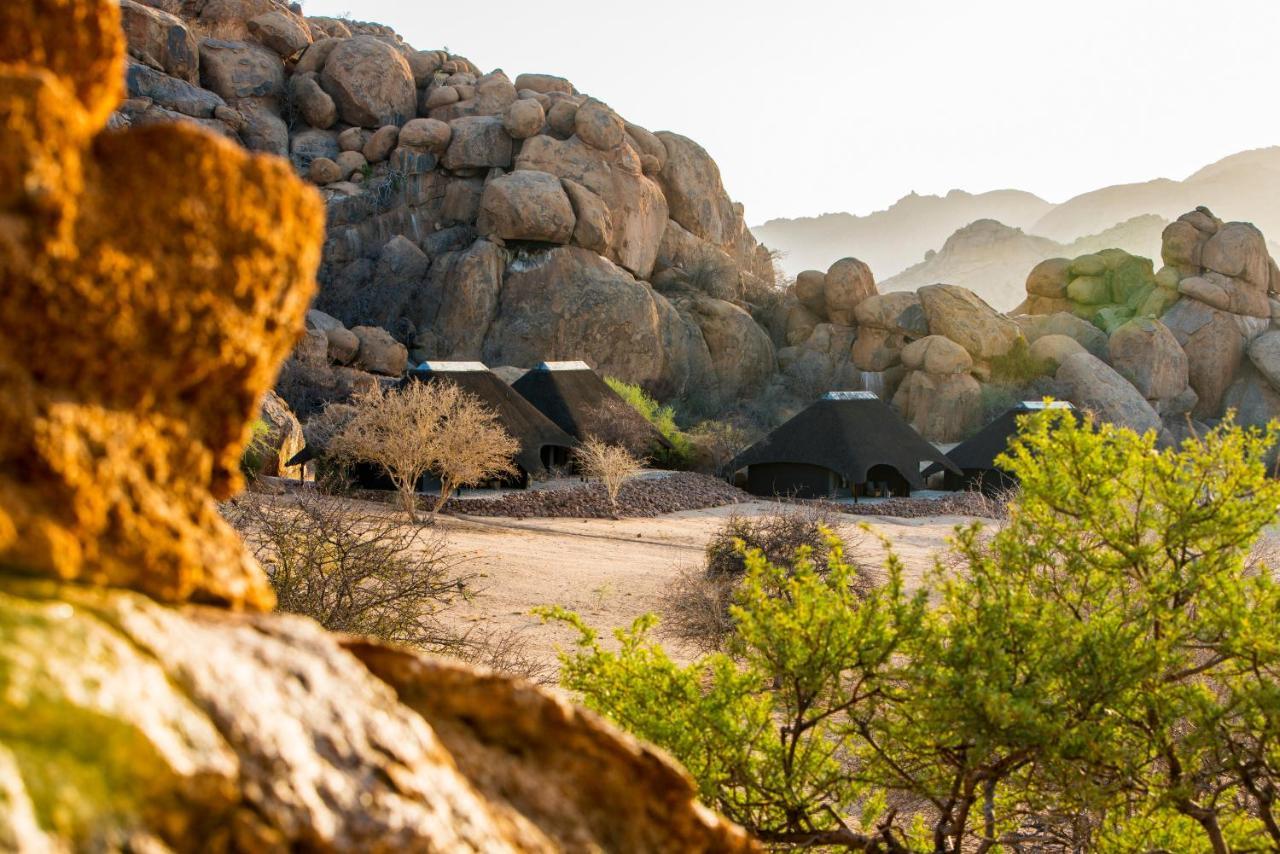 Ai Aiba - The Rock Painting Lodge Omaruru Esterno foto
