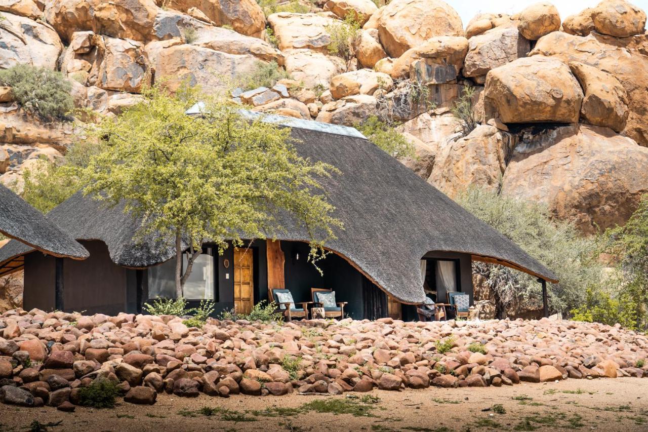 Ai Aiba - The Rock Painting Lodge Omaruru Esterno foto